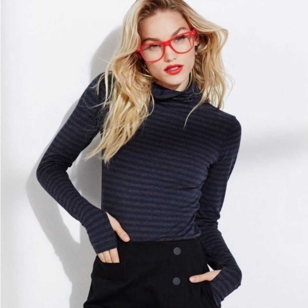 Cabi Odyssey Turtleneck - Size XL - GUC